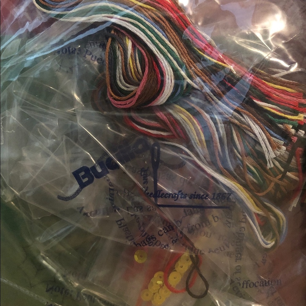 BUCILLA Santa Paws 6 Piece Felt Ornament Craft Kit 85462 Dogs/ Puppies Craft NWT - Picture 15 of 16